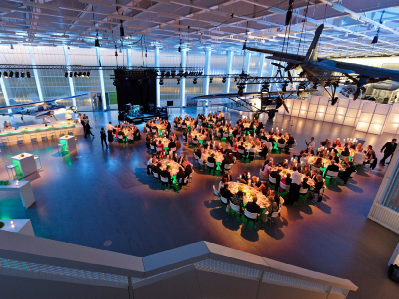 Weihnachtsfeier im Museums Hangar